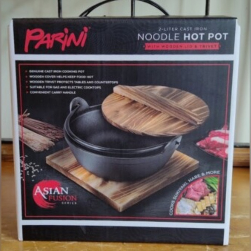 2 Liter Cast Iron Noodle Hot Pot with Wooden Lid & Trivet  NEW Asian Fusion